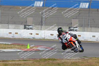 media/Nov-26-2022-Fastrack Riders (Sat) [[b001e85eef]]/Level 3/Session 3 Outside Turn 9/